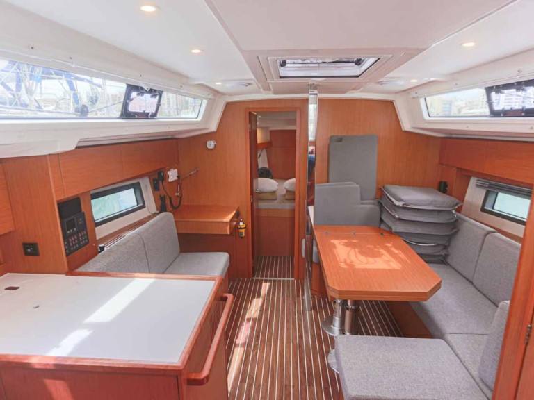 Yacht charter Lefkáda cheap Bavaria C38