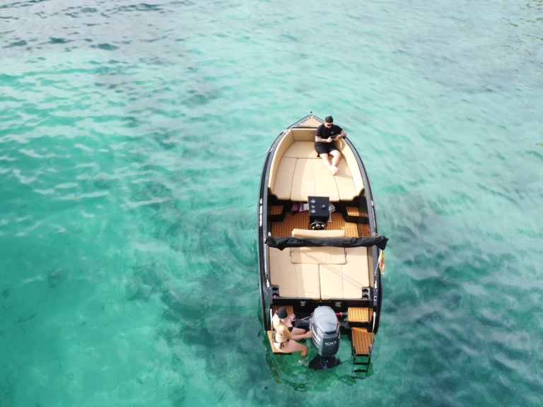 Mareti 585 in Sant Antoni de Portmany on SamBoat