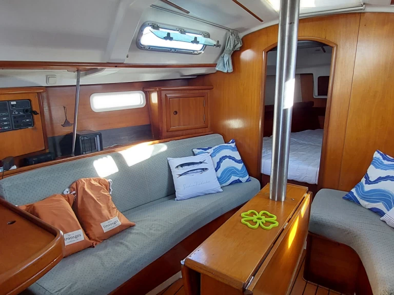 Bareboat Rental Sailboat Bénéteau with a boat licence