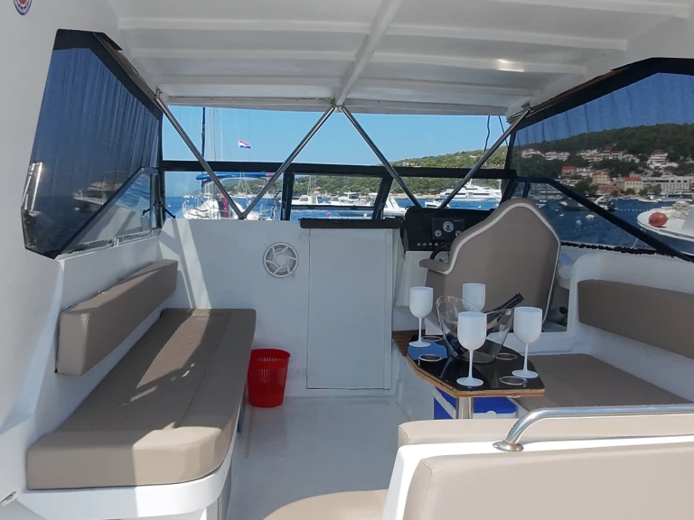 Yacht charter Hvar cheap Trophy