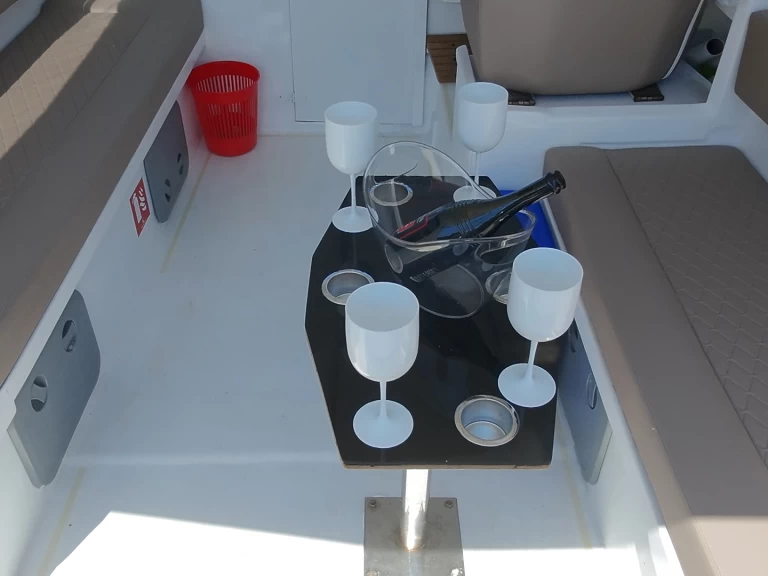 Rent a Bayliner Trophy Hvar