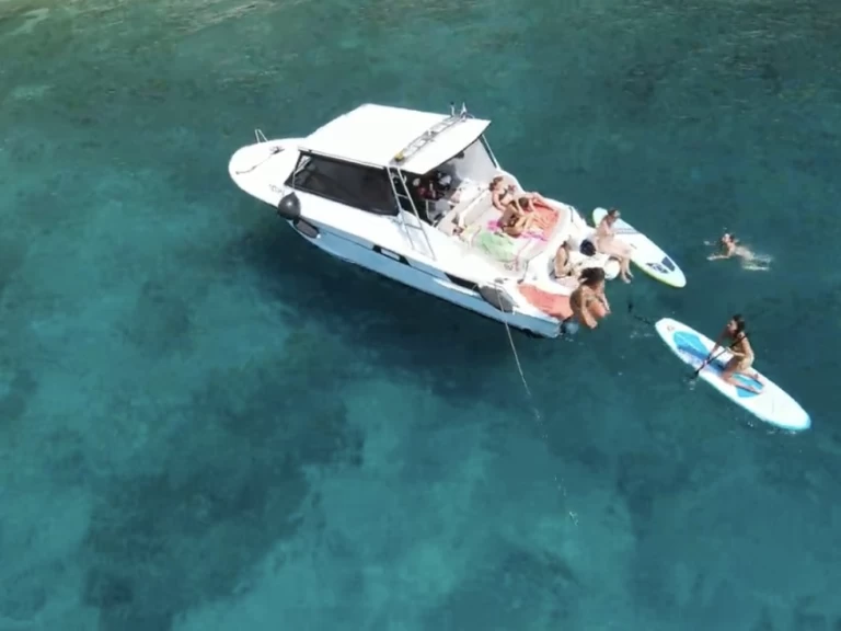 Motorboat rental in Hvar - Bayliner Trophy