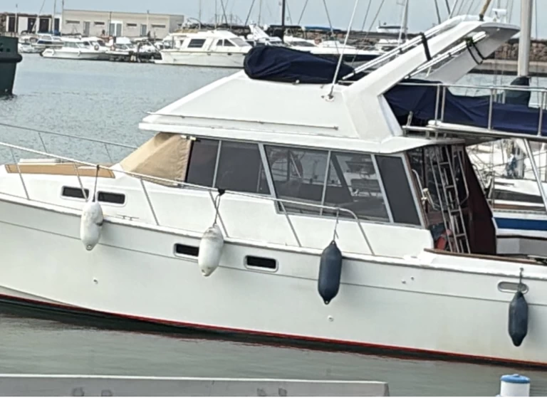 Motorboat rental with or without captain Bayliner Valencia