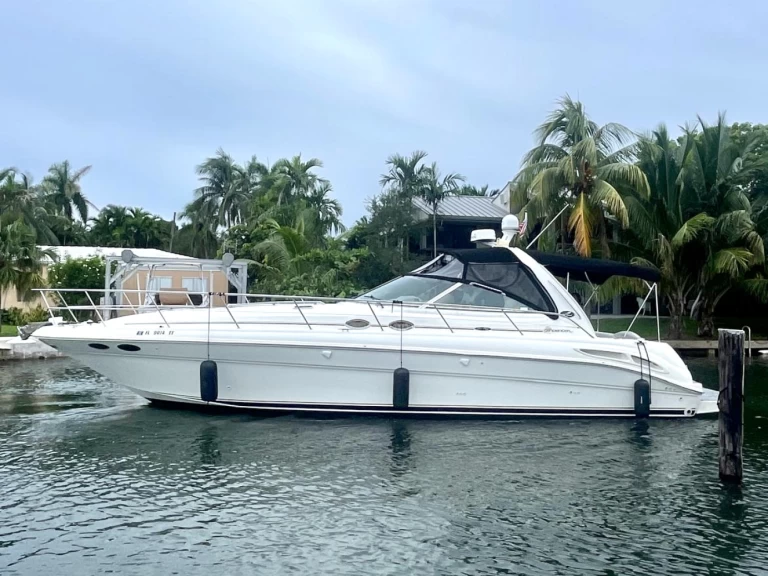Rent a Sea Ray Sea Ray 410 Sundancer Miami