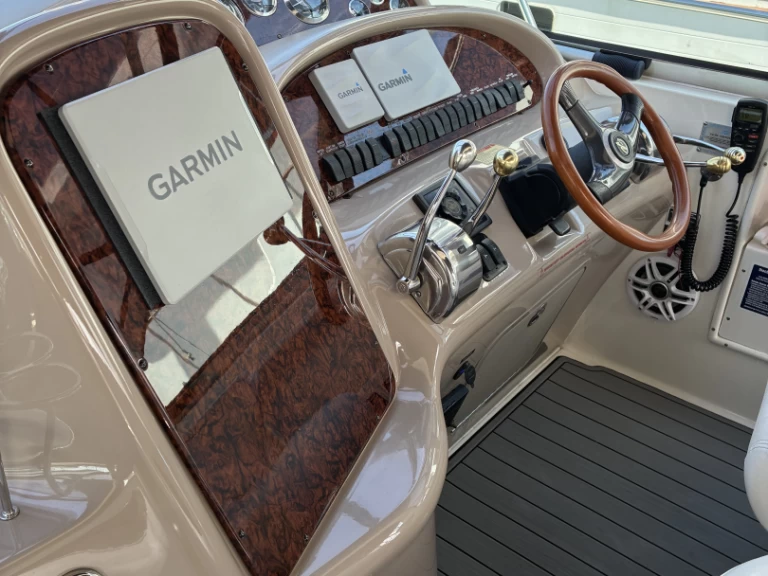 Yacht charter Miami cheap Sea Ray 410 Sundancer