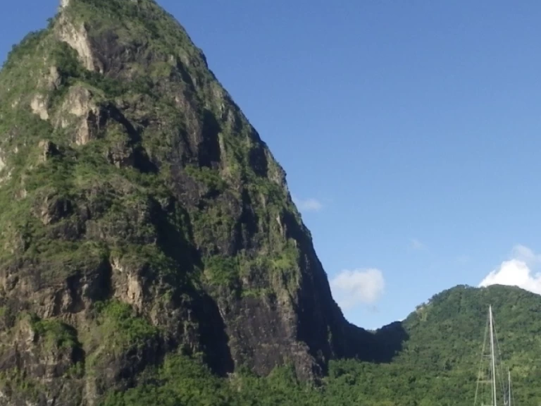 Yacht charter Fort-de-France cheap Sloop one design