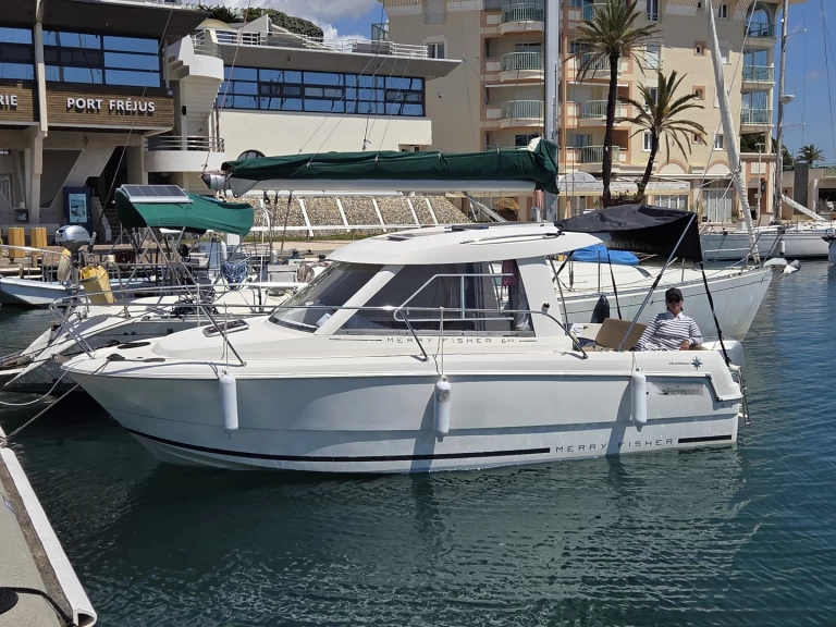 Boat rental Jeanneau Merry Fisher 645 in Antibes on Samboat