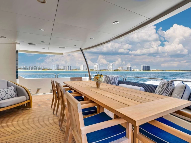 Boat rental Sunseeker Natural 9 in Miami on Samboat