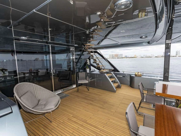 Luxury Yacht rental with or without captain Riva Saint Martin