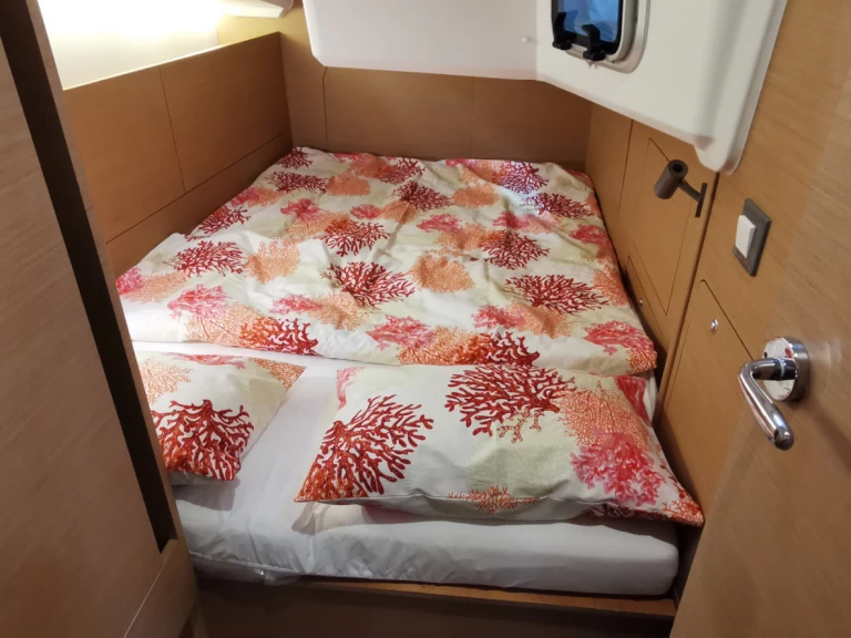 Bareboat Rental Sailboat Jeanneau with a boat licence