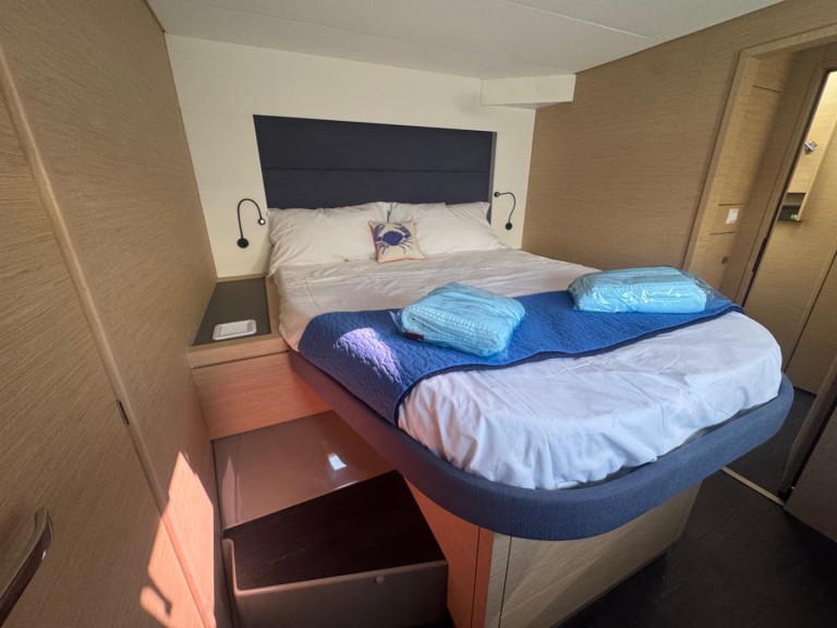 Catamaran rental in Furnari - Fountaine Pajot Tanna 47