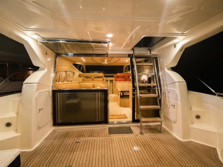 Motorboat rental with or without captain Ferretti Panjim