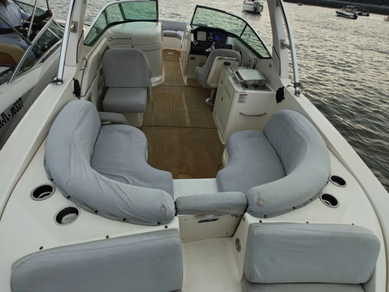 Bareboat Rental Motorboat Sea Ray with a boat licence