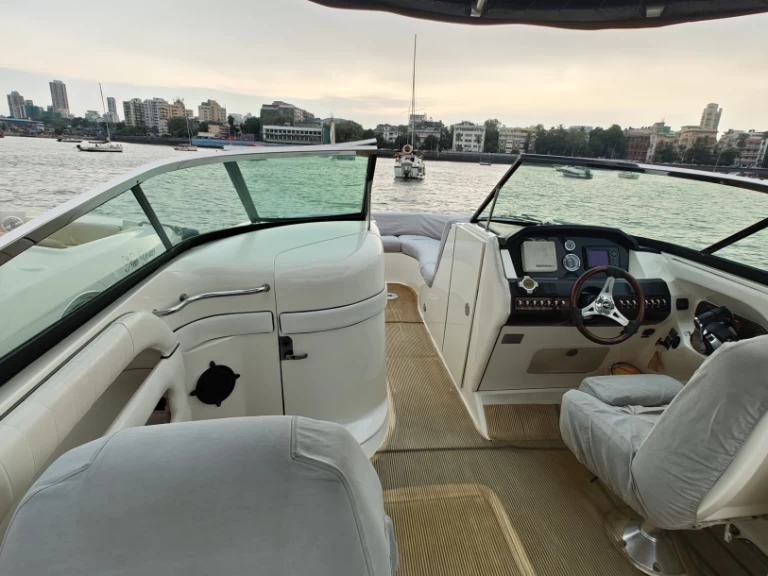 Motorboat for rent Mumbai at the best price