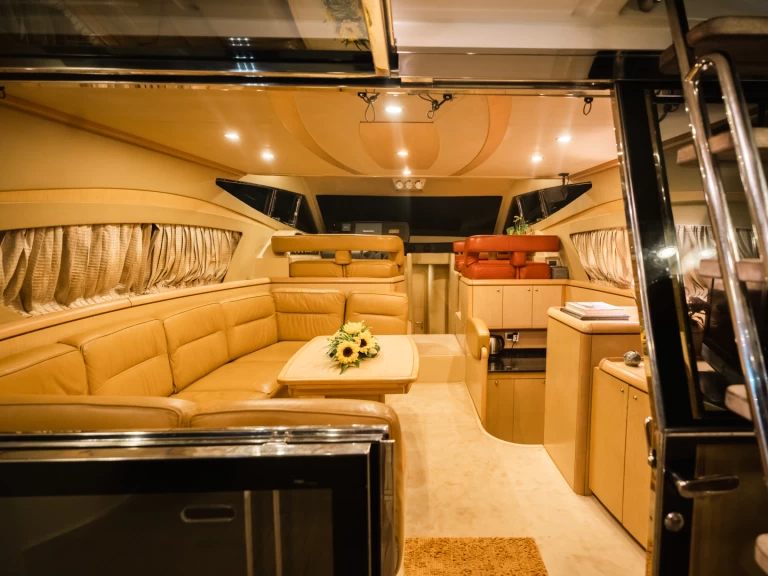 Boat rental Ferretti Ferretti 460 in Panjim on Samboat