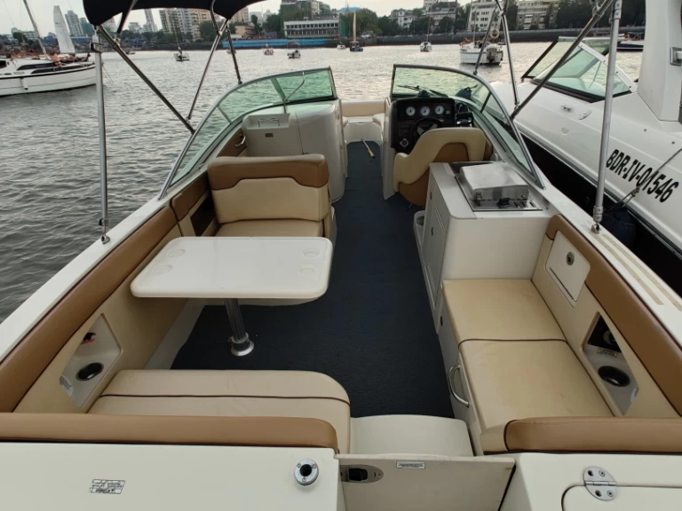 Boat rental Sea Ray Sea Ray SDX 290 in Mumbai on Samboat