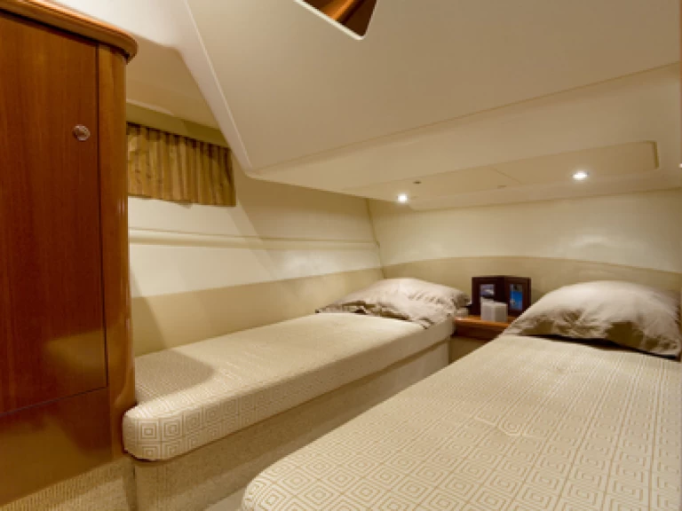 Motorboat rental in Panjim - Prestige Prestige 36