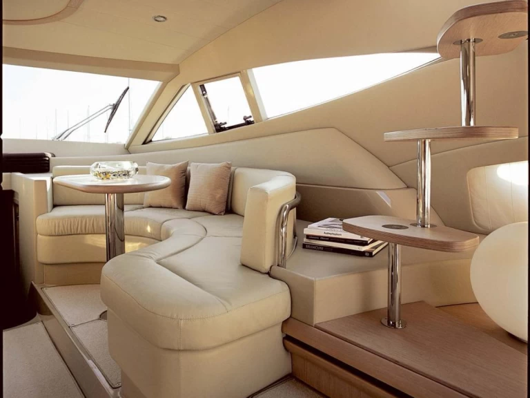 Motorboat rental in Panjim - Ferretti Ferretti 550