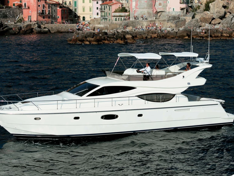 Motorboat rental with or without captain Ferretti Panjim