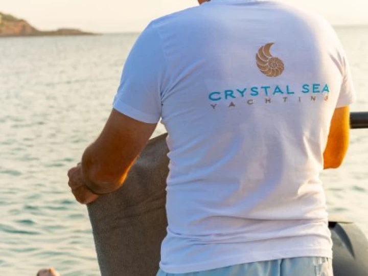 Bareboat Rental Motorboat Axopar with a boat licence