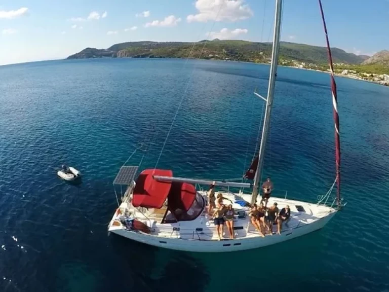 Rent a Bénéteau Oceanis 411 Alimos