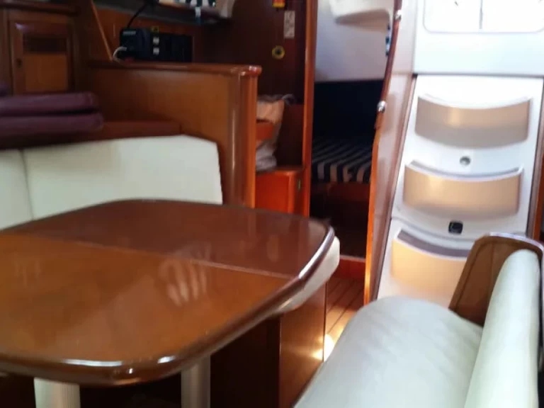 Sailboat rental in Alimos - Bénéteau Oceanis 411