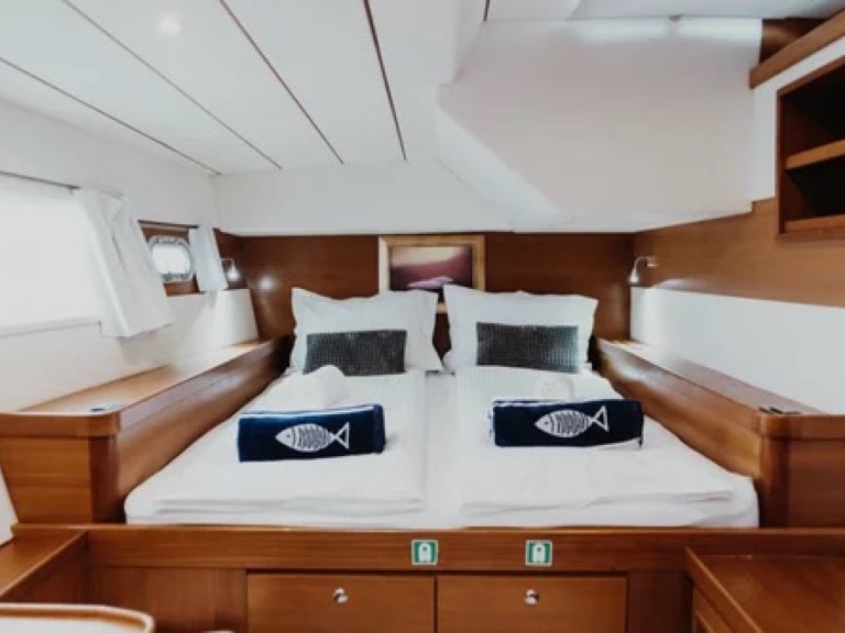 Yacht charter La Ciotat cheap Lagoon 570