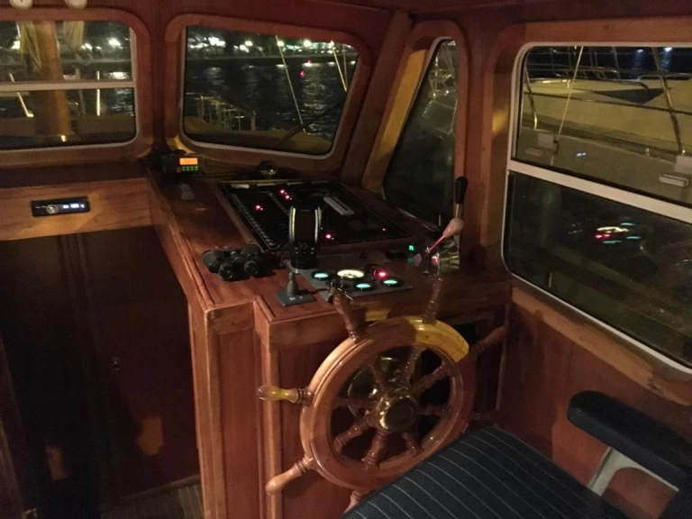 Sailboat for rent Athens at the best price