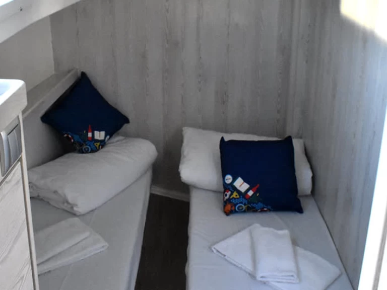 Motorboat for rent Saint-Jean-de-Losne at the best price