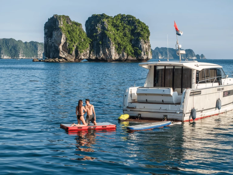 Motorboat rental in Hạ Long - Jeanneau NC 14