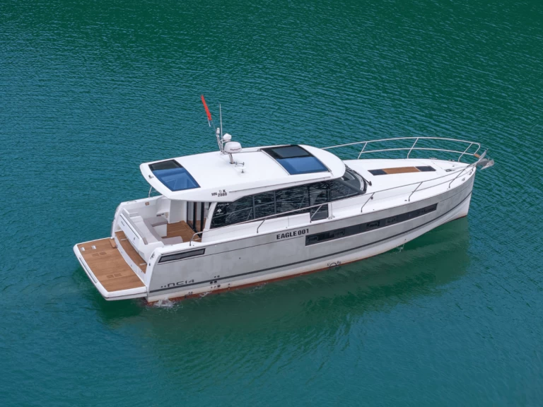 Bareboat Rental Motorboat Jeanneau with a boat licence