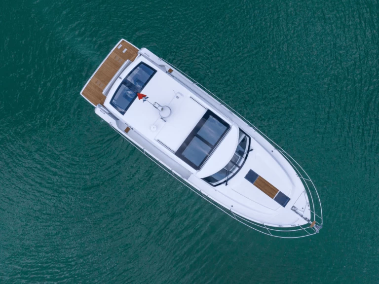 Motorboat for rent Hạ Long at the best price