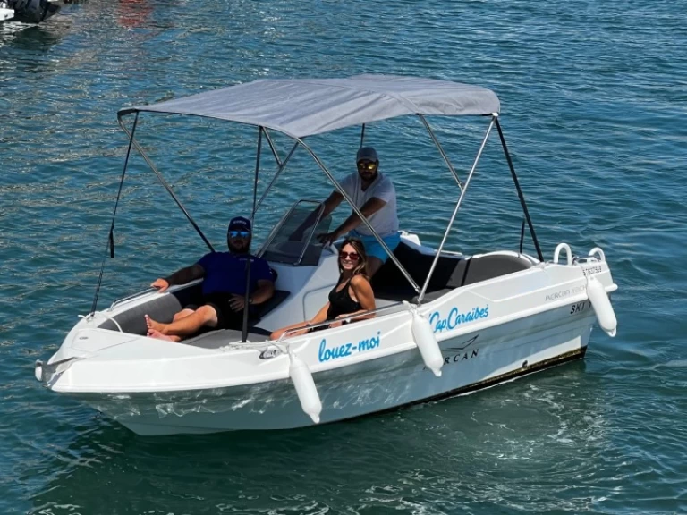 Bareboat Rental Luxury Yacht Mercan with a boat licence