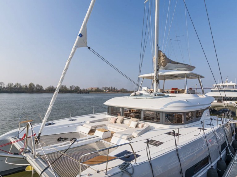 Boat rental Lagoon Lagoon 55 in Bonifacio on Samboat