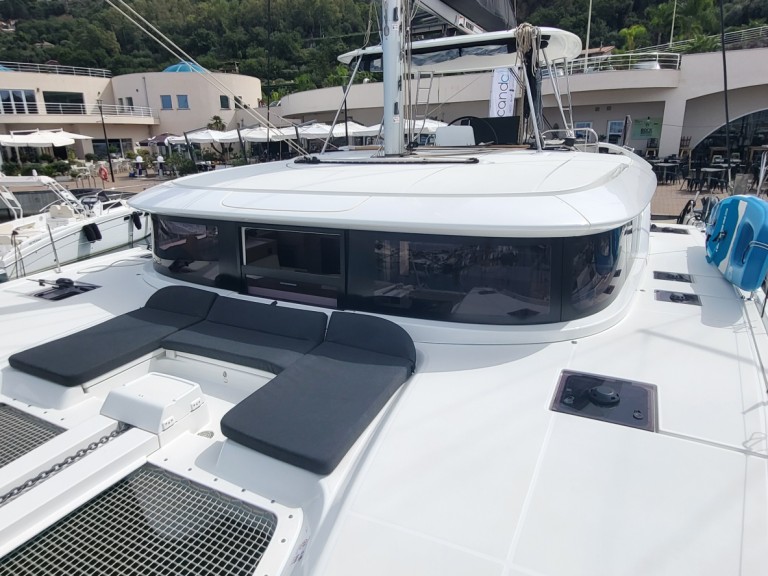 Catamaran rental in Golfo Aranci - Lagoon Lagoon 46