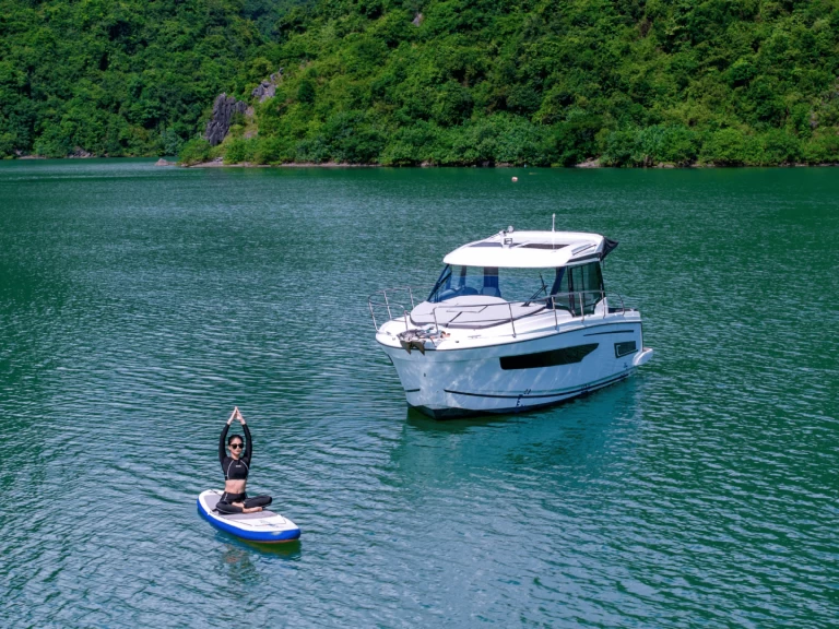 Bareboat Rental Motorboat Jeanneau with a boat licence