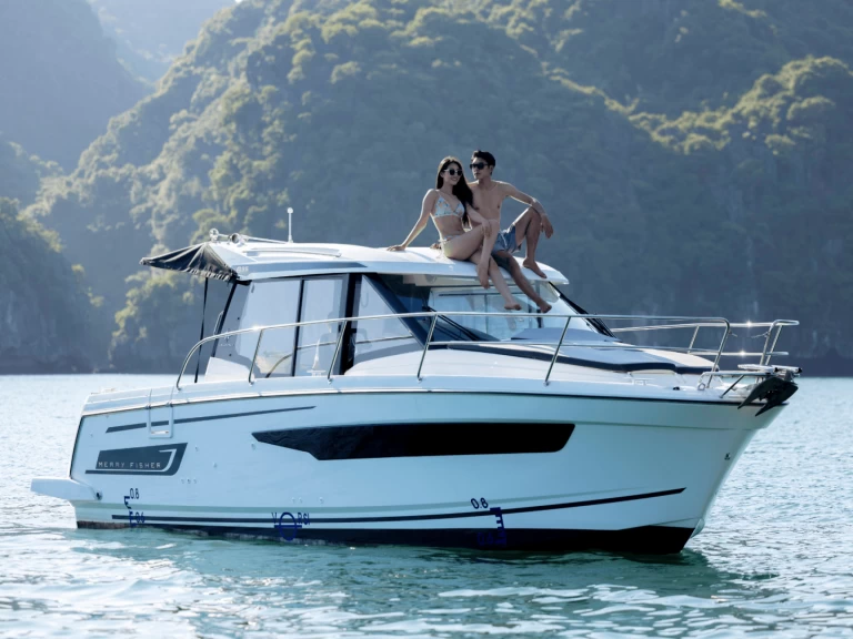 Motorboat for rent Hạ Long at the best price