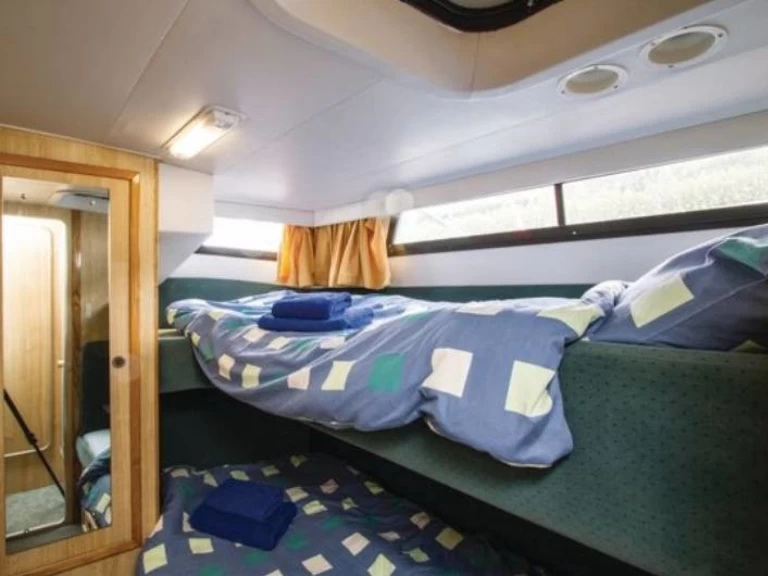 Motorboat rental with or without captain Le Boat Spean Bridge