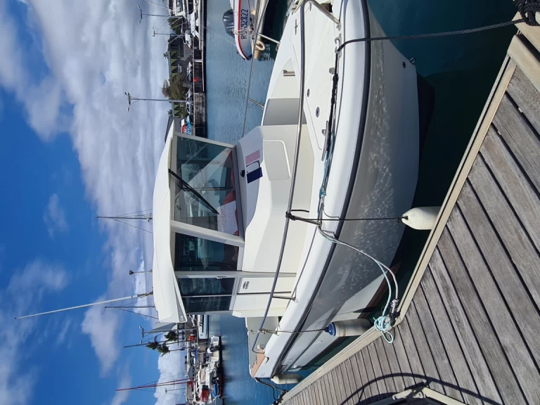 Rent a Ocqueteau Ostrea 700 T-Top Saint-Gilles les Bains