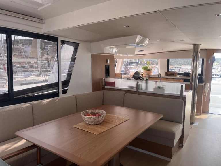 Boat rental Bali Bali 4.6 (owner's version) in Lávrio on Samboat