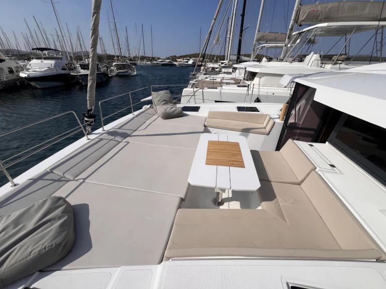 Boat rental Bali Bali 4.6 (owner's version) in Lávrio on Samboat