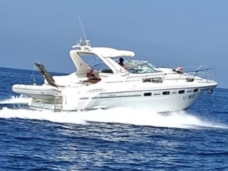 Bareboat Rental Motorboat Sealine with a boat licence