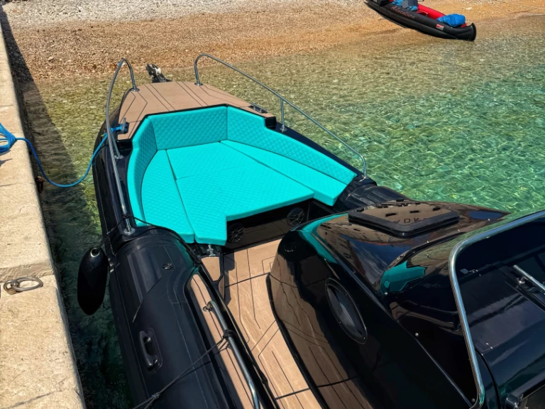 Boat rental Aquamax 27 in Bol on Samboat