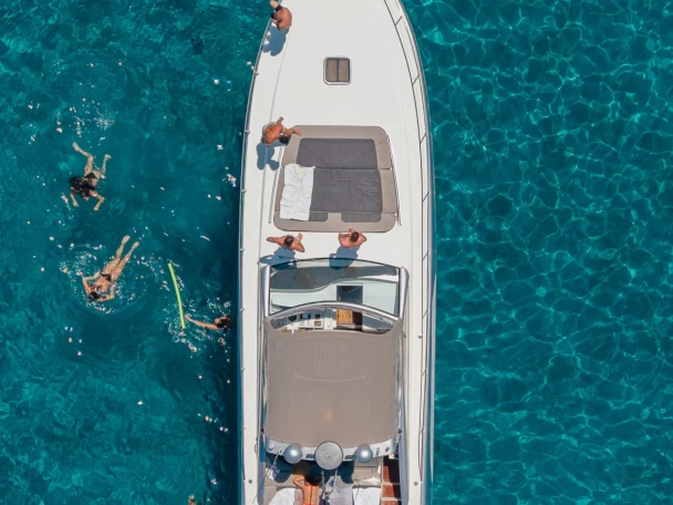 Bareboat Rental Motorboat Alfamarine with a boat licence