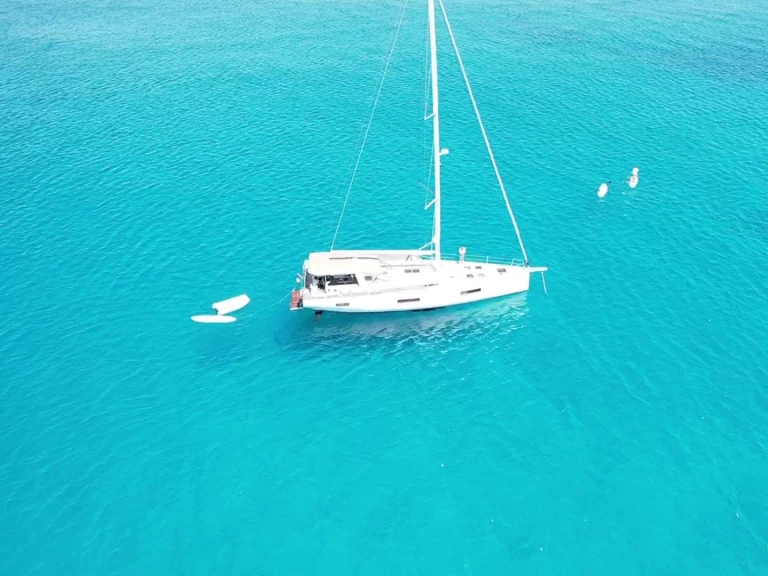 Rent a Bénéteau Oceanis 60 Hyères