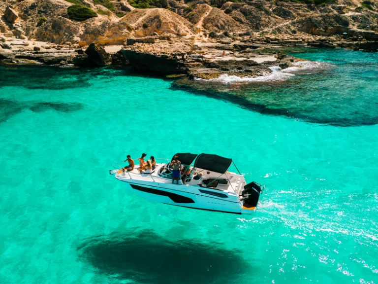 Boat rental Karnic SL800 in s'Arenal on Samboat