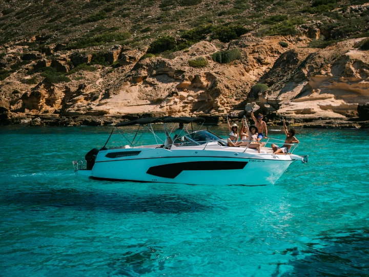 Motorboat rental with or without captain Karnic s'Arenal