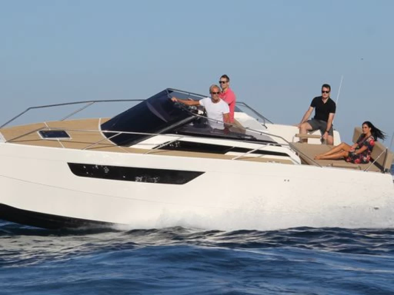 Motorboat for rent Cala d'Or at the best price