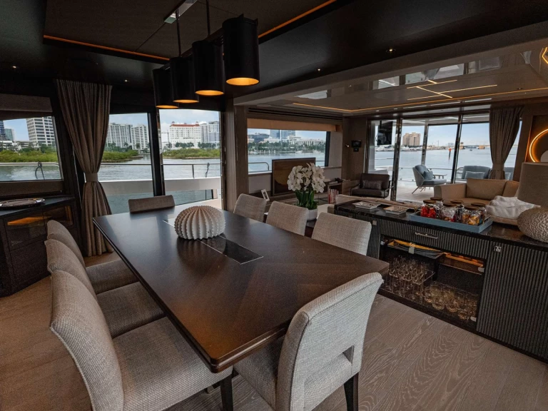 Luxury Yacht rental with or without captain Sunseeker Bahamas