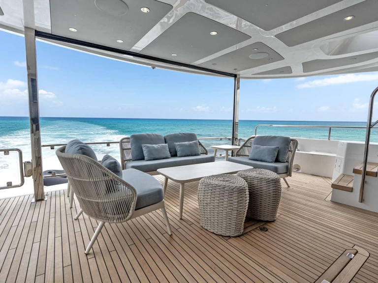 Bareboat Rental Luxury Yacht Sunseeker with a boat licence